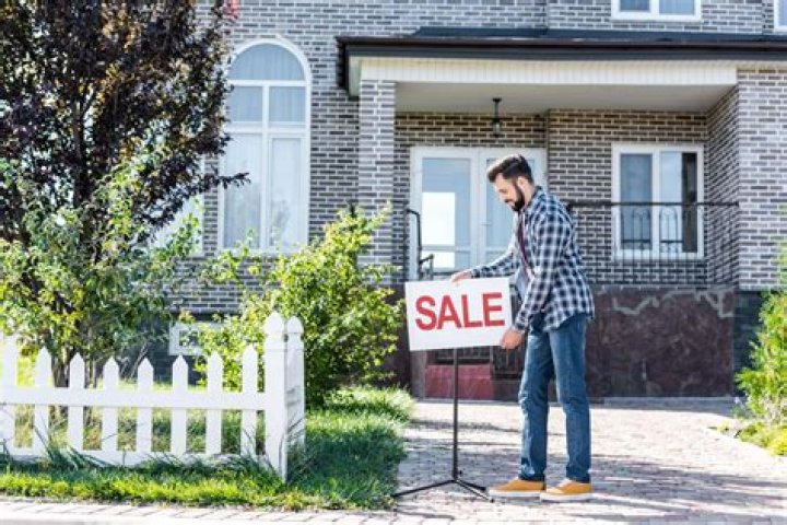 Can a foreigner be a real estate agent in USA?